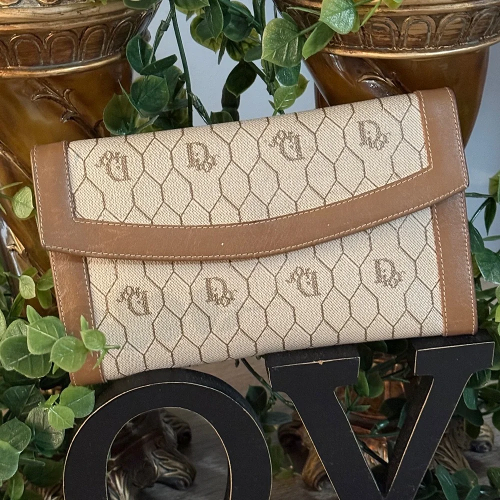 Christian Dior Vintage,  Honeycomb, Kiss-Lock Clutch Wallet. Made in Spain